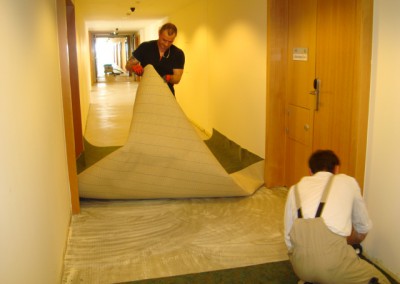 Teppich in Seniorenresidenz 08 - Verklebung der Teppichstücke