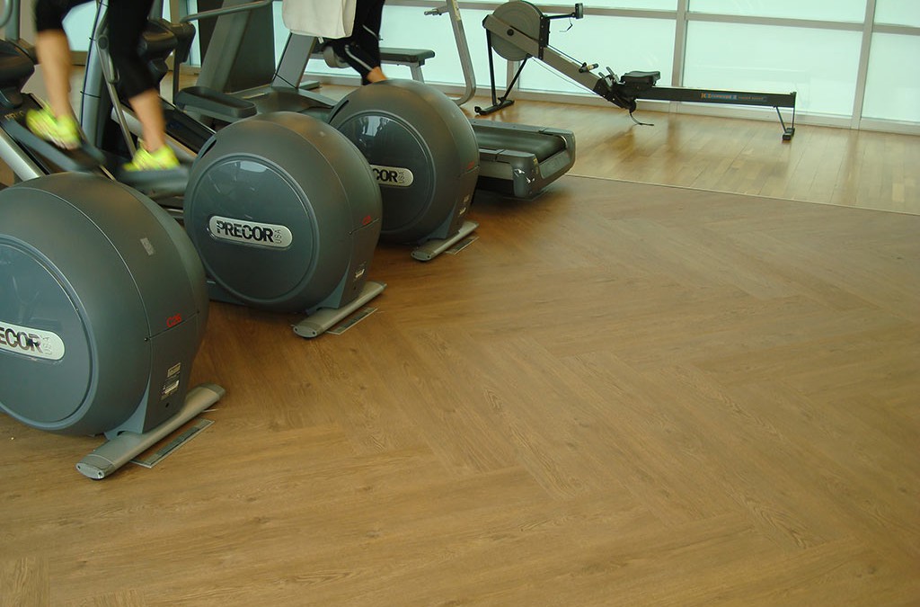 Fitnessboden – Bodenbelag für Fitnessraum und Fitnessstudio